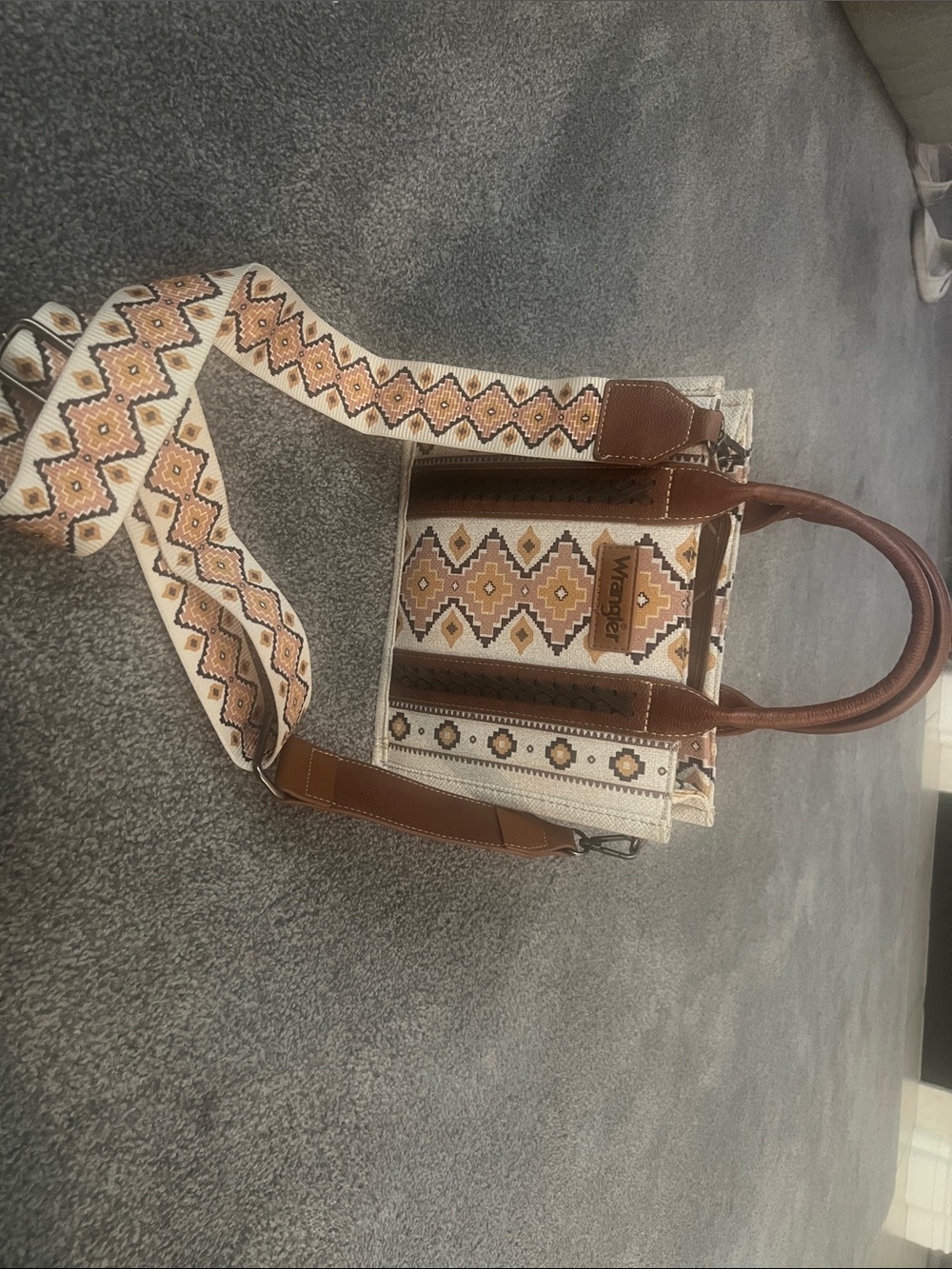 Wrangler Cream & Brown Geometric Strap Tote- detachable strap